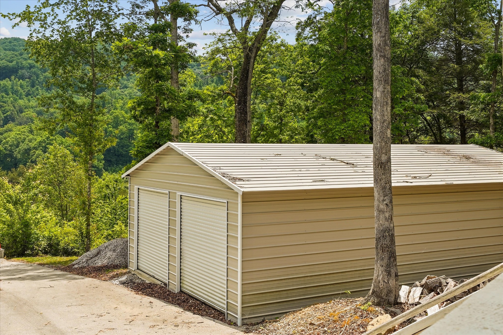6830 Stinking Creek Road Pioneer TN 37847
