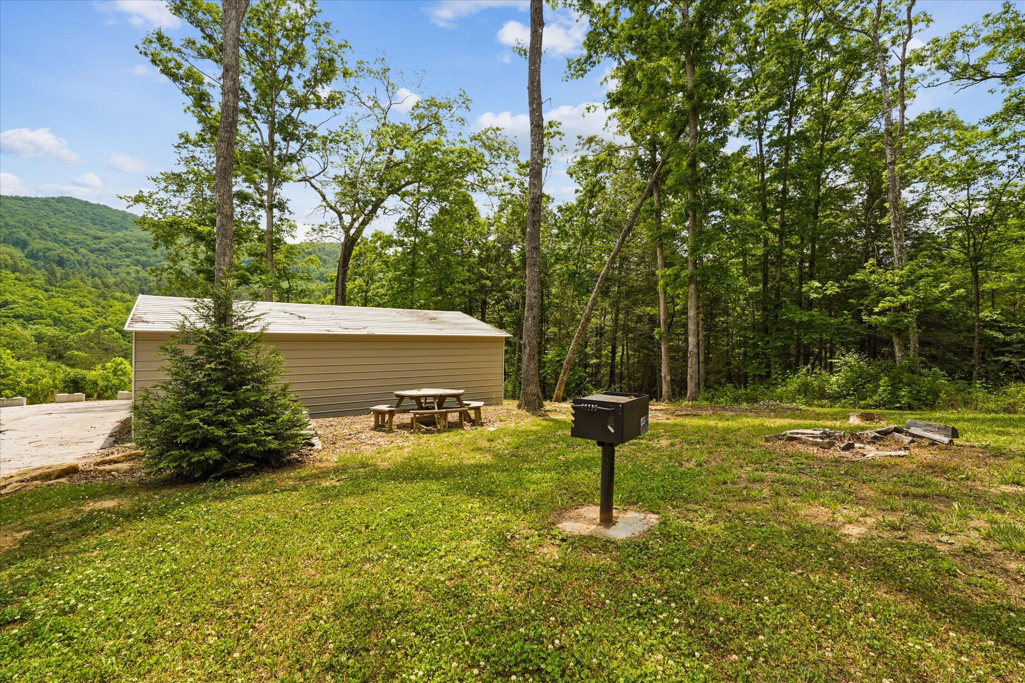 6830 Stinking Creek Road Pioneer TN 37847
