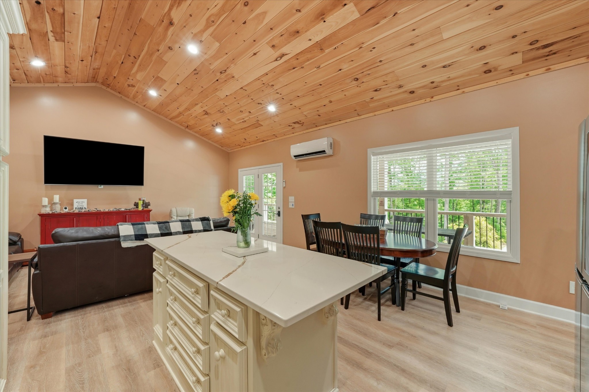 6830 Stinking Creek Road Pioneer TN 37847