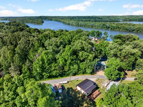 156 Lakeshore Circle Bumpus Mills TN 37028