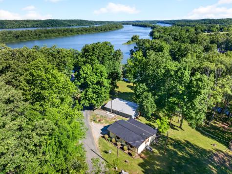 156 Lakeshore Circle Bumpus Mills TN 37028