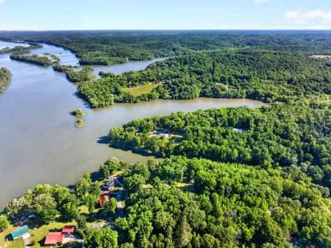 156 Lakeshore Circle Bumpus Mills TN 37028