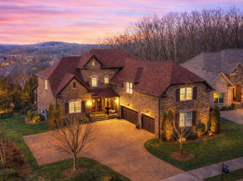 303 Scarsdale Dr, S Hendersonville TN 37075
