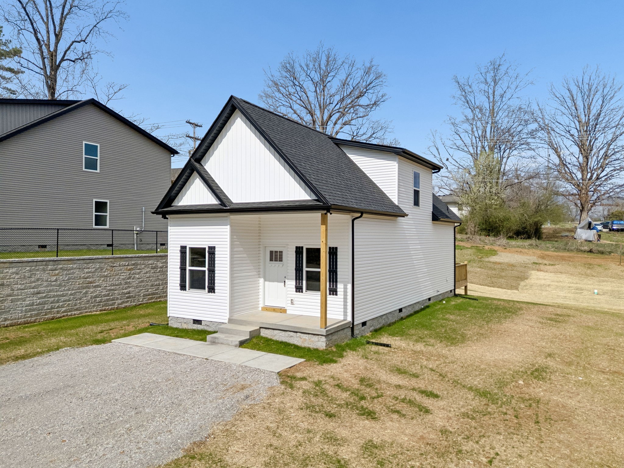 1118 W First Street Dickson TN 37055