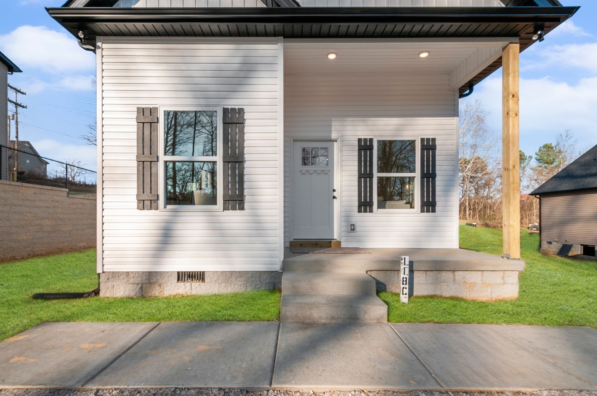 1118 W First Street Dickson TN 37055