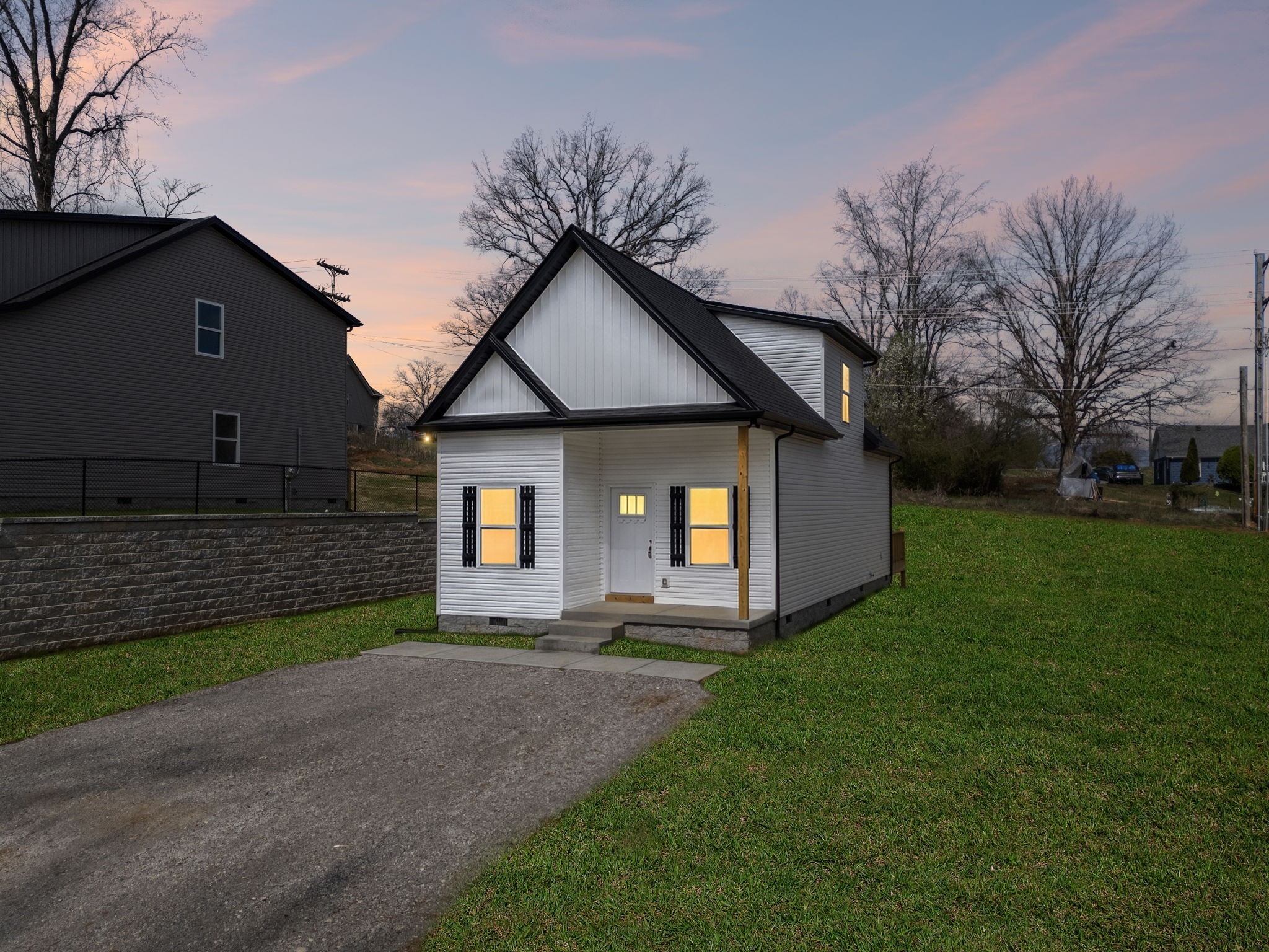 1118 W First Street Dickson TN 37055