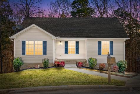 1053 Red Apple Court Clarksville TN 37040