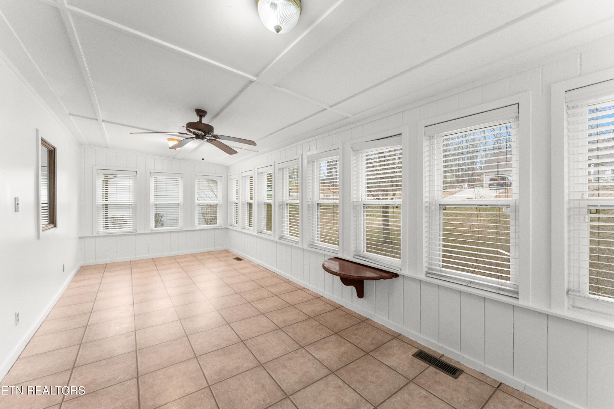 352 Lakeview Drive Crossville TN 38558