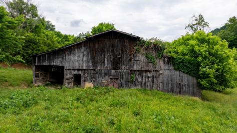 1495 Wolf Hill Road Bethpage TN 37022