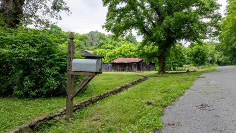 1495 Wolf Hill Road Bethpage TN 37022