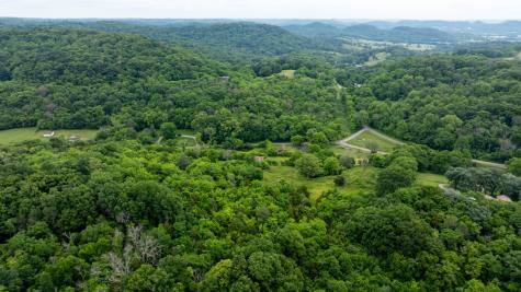 1495 Wolf Hill Road Bethpage TN 37022