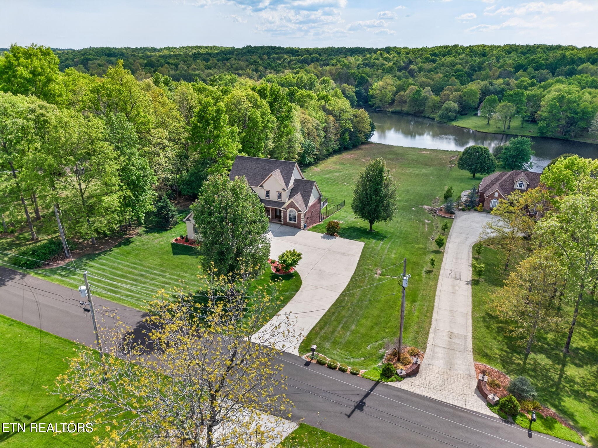 321 Magnolia Lane Crossville TN 38555