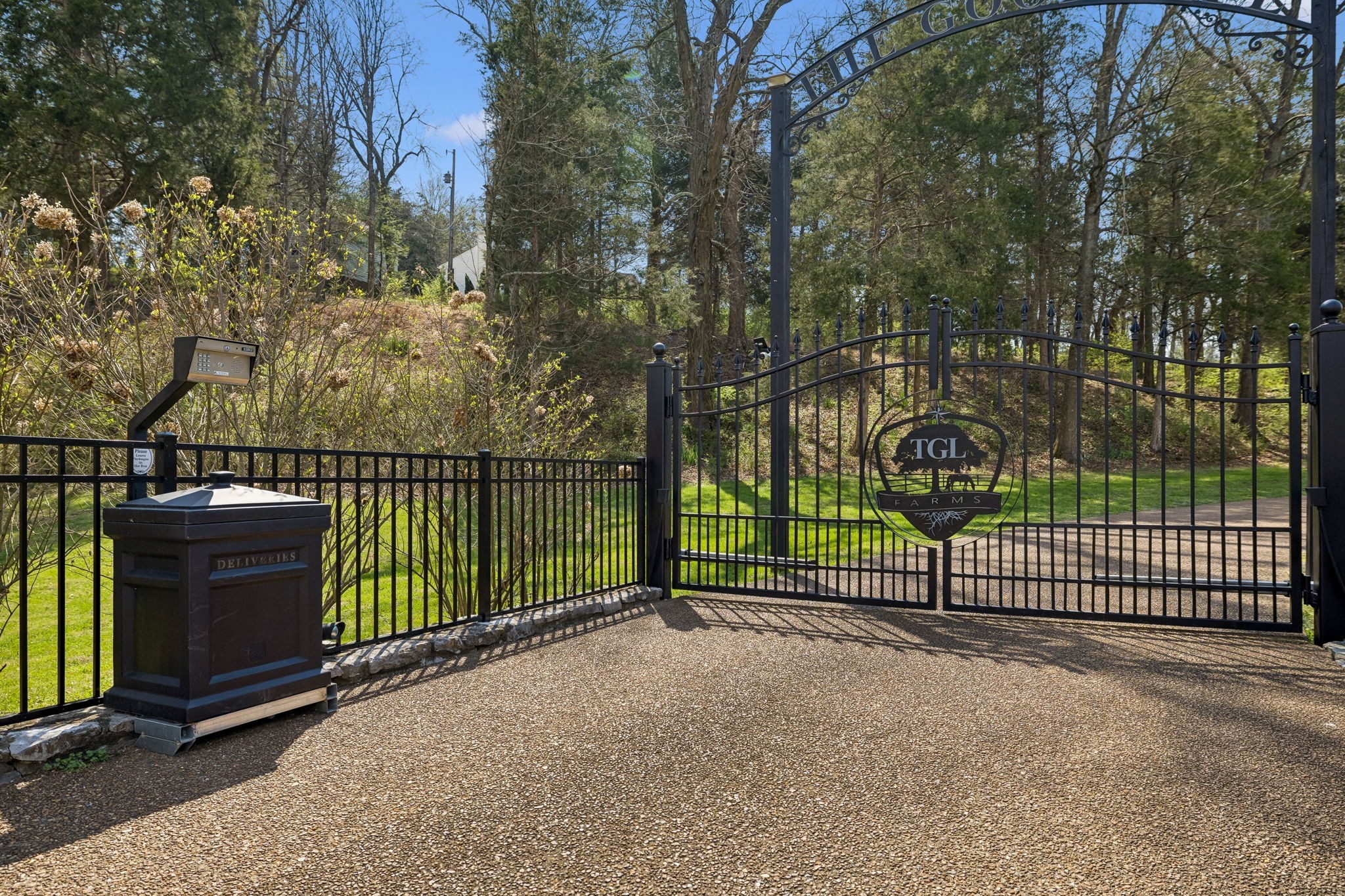 2455 Long Hollow Pike Hendersonville TN 37075