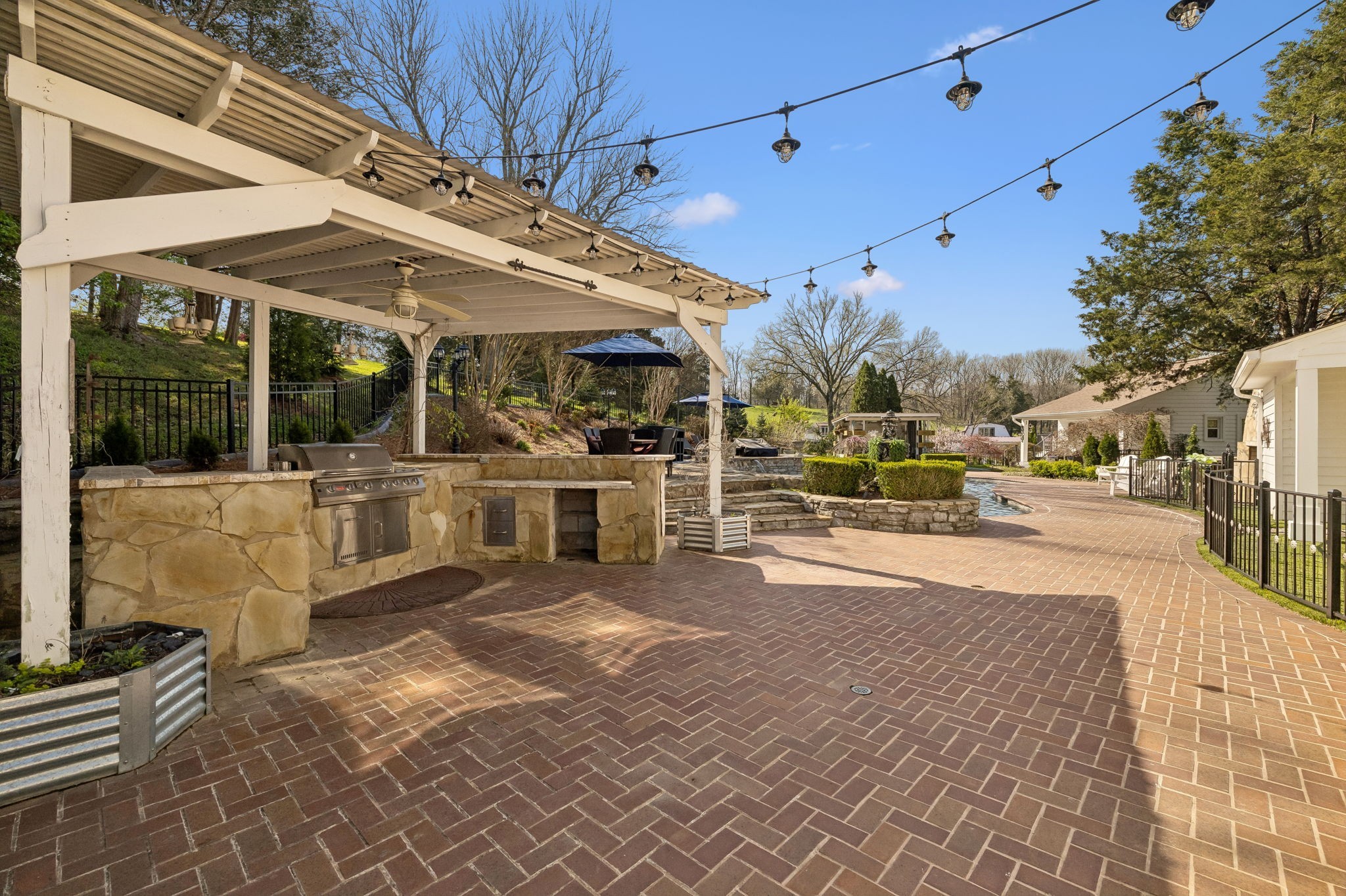 2455 Long Hollow Pike Hendersonville TN 37075