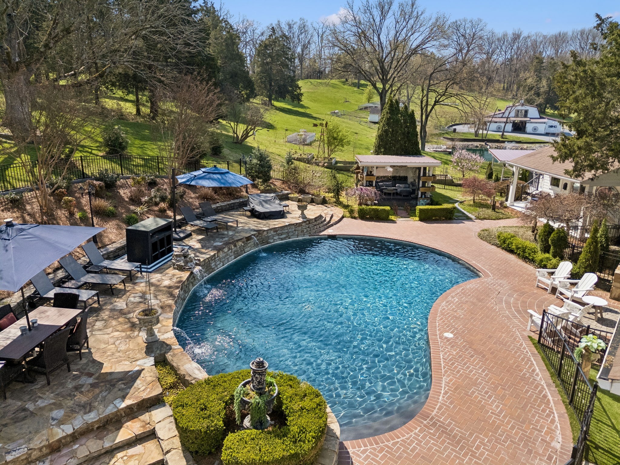 2455 Long Hollow Pike Hendersonville TN 37075