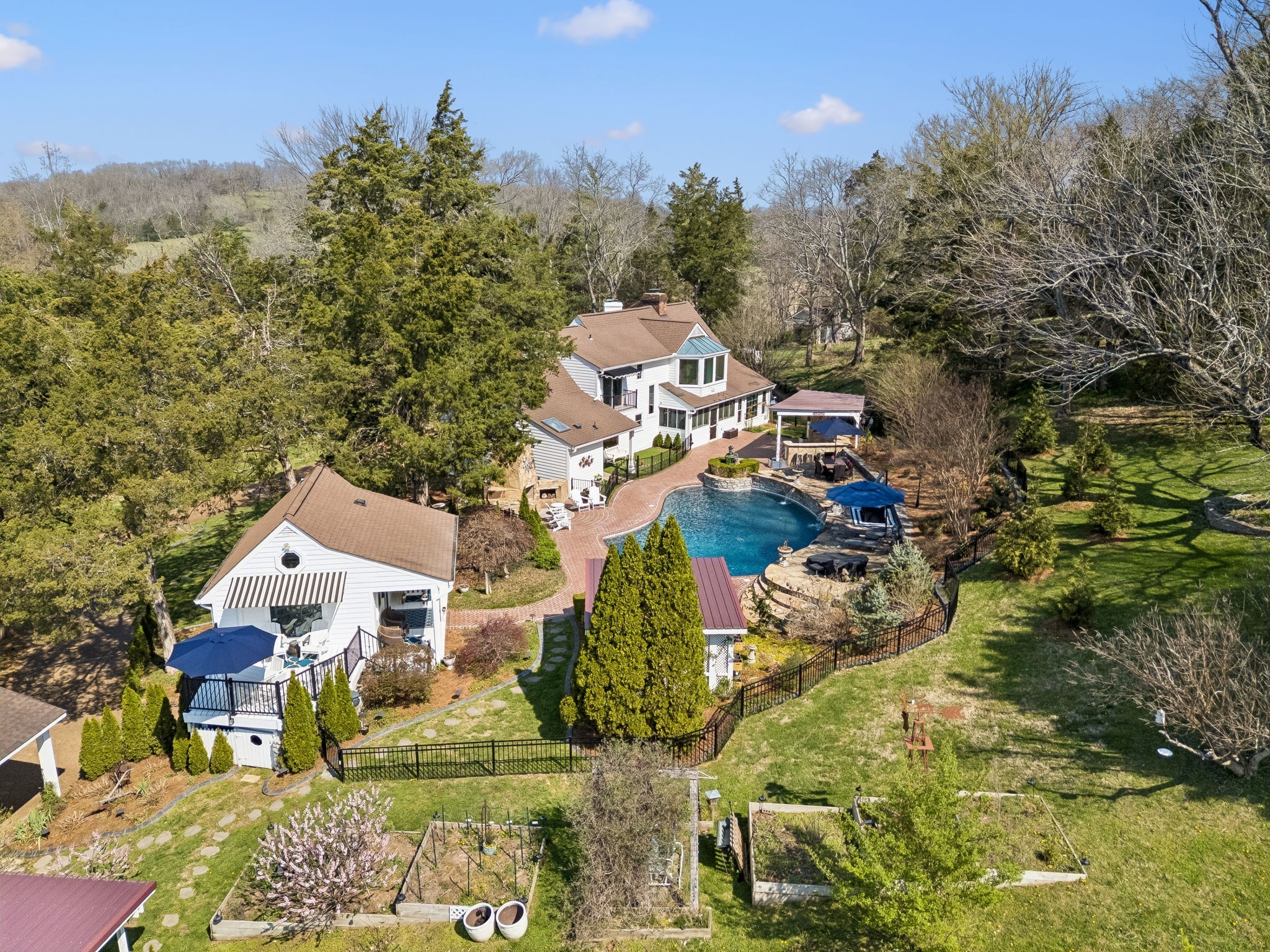 2455 Long Hollow Pike Hendersonville TN 37075