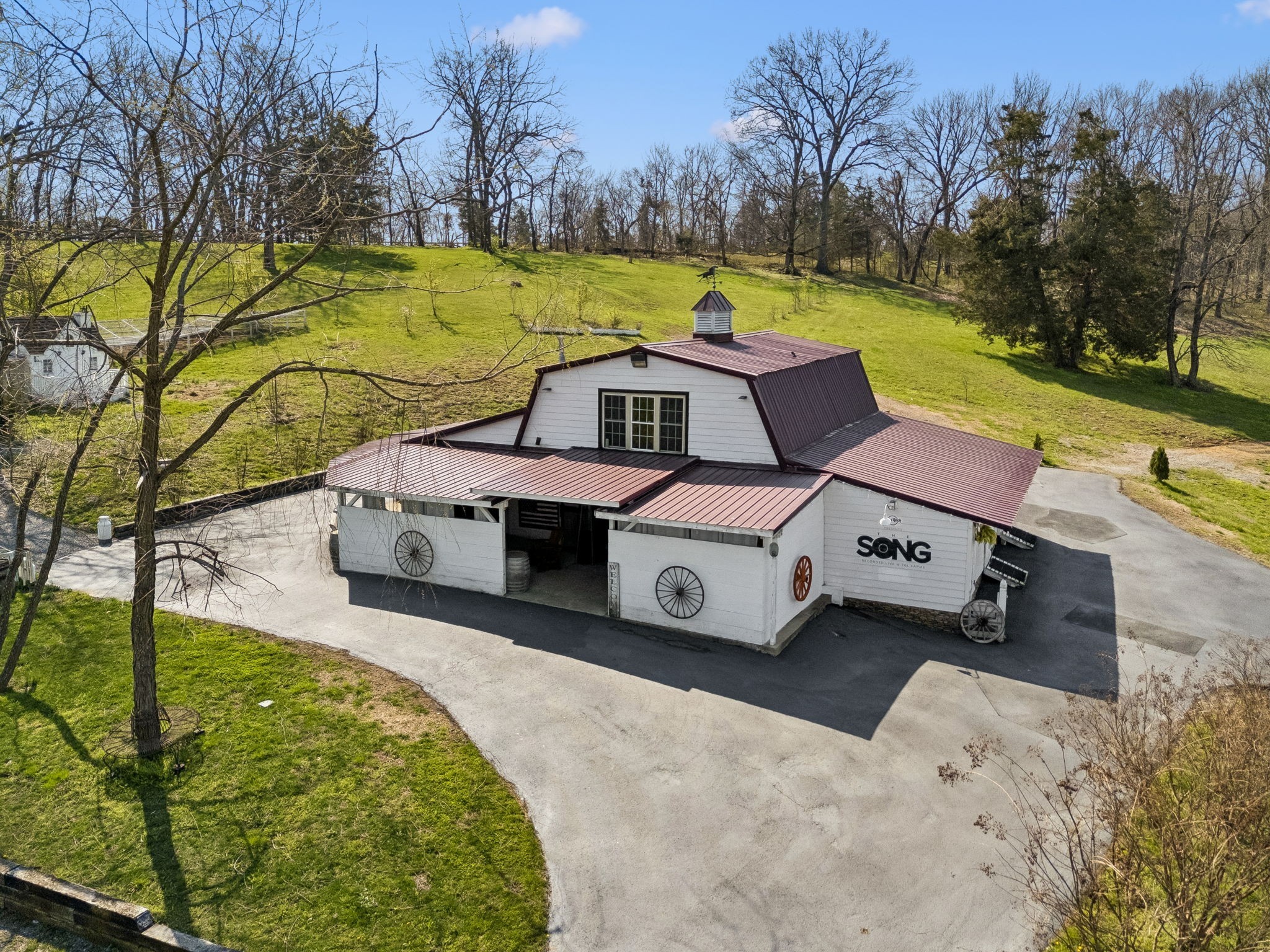 2455 Long Hollow Pike Hendersonville TN 37075