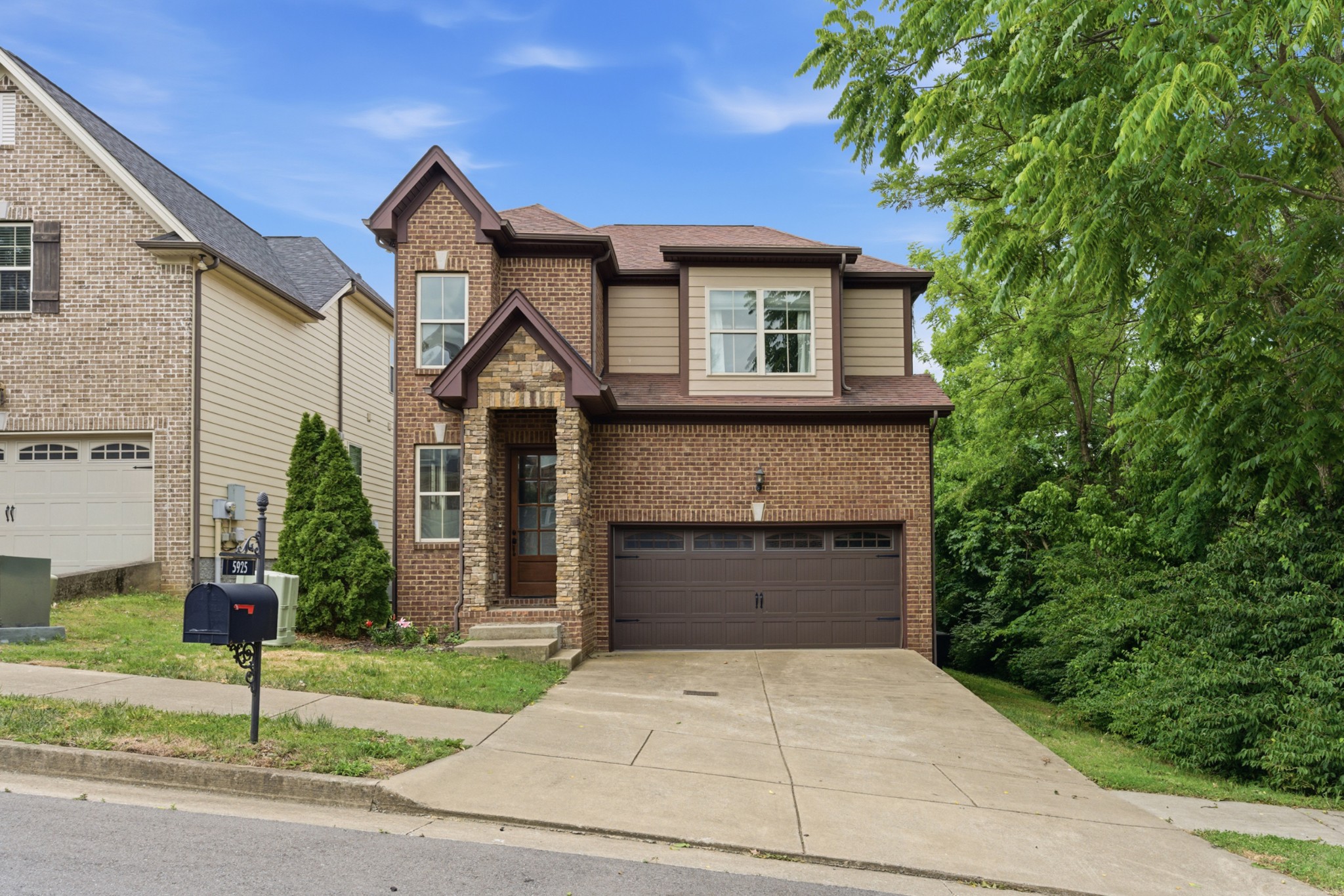 5925 Woodlands Avenue Nashville TN 37211