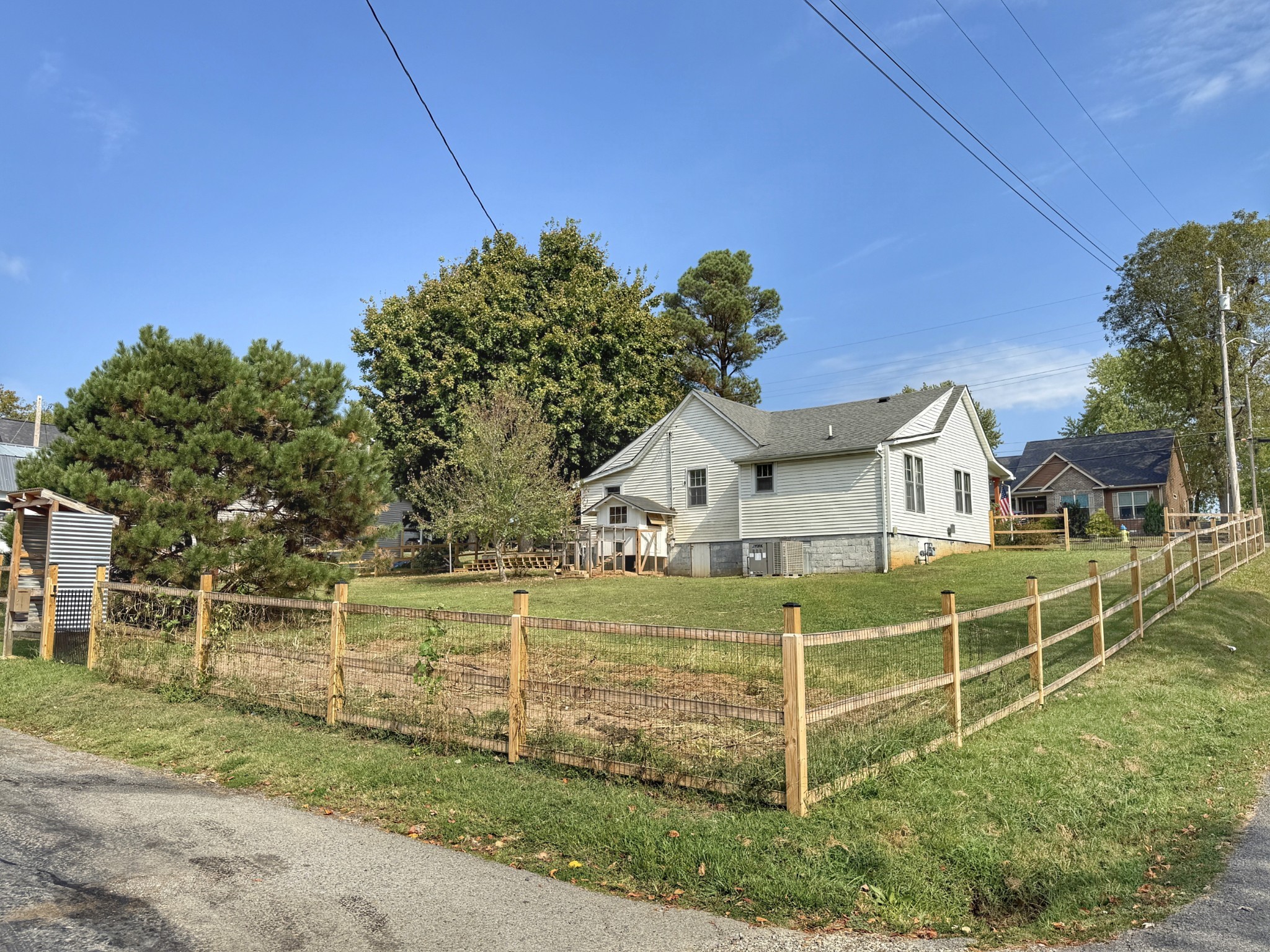 701 W 5th Street Dickson TN 37055