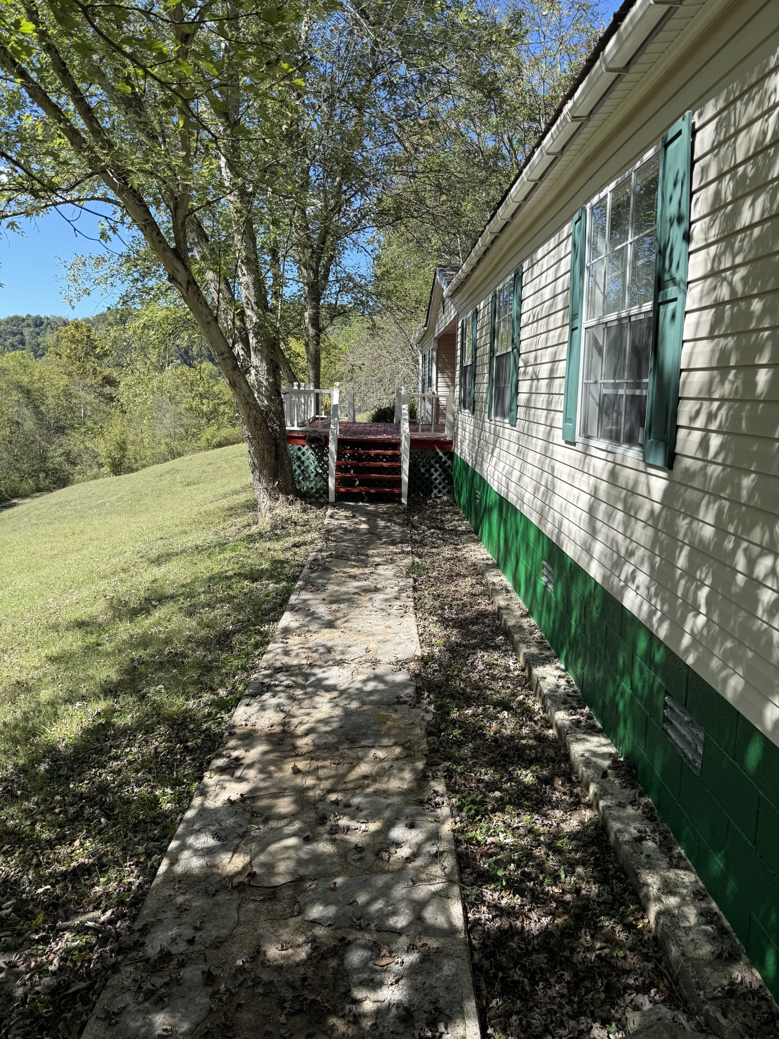 33 Nascar Lane Pleasant Shade TN 37145