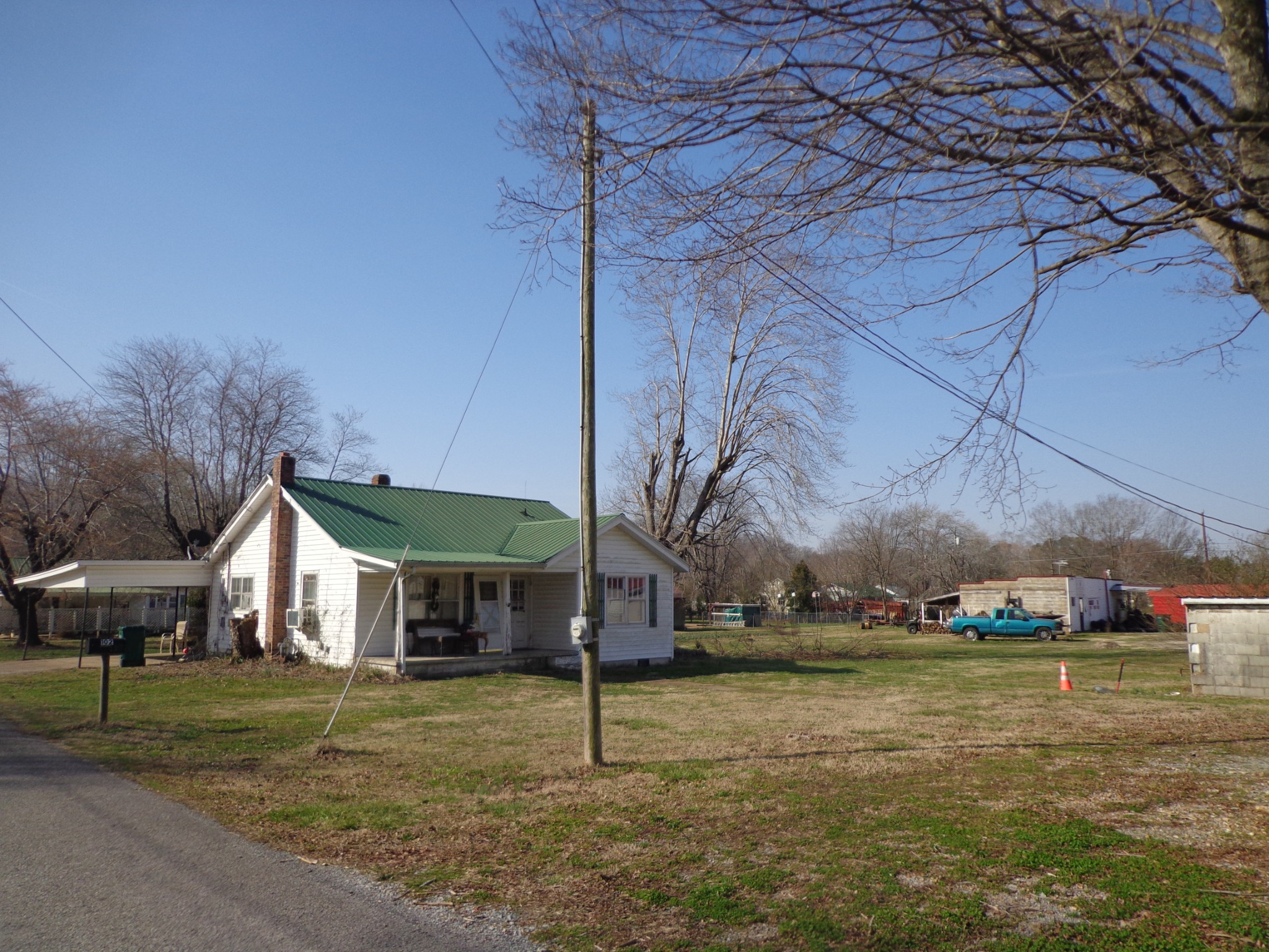 918 E Main Street Waverly TN 37185