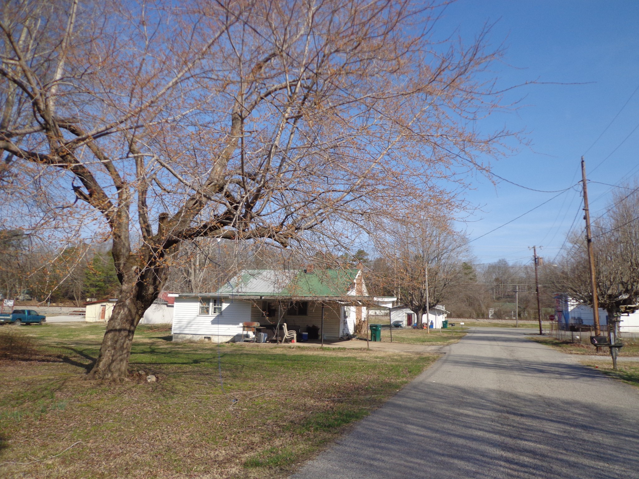 918 E Main Street Waverly TN 37185