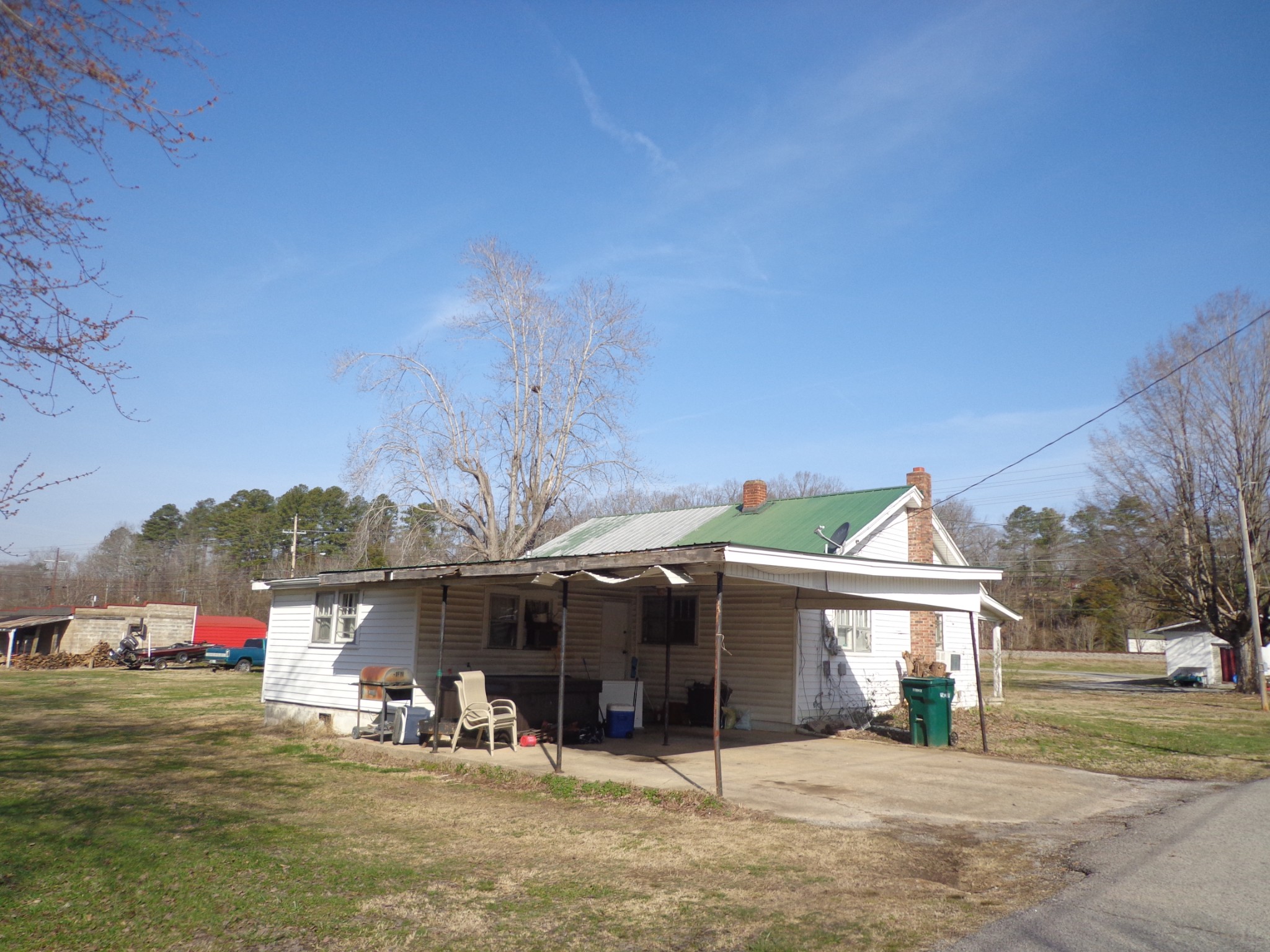 918 E Main Street Waverly TN 37185