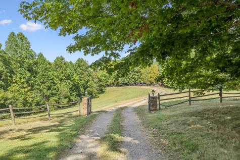 3085 Highway 47 N White Bluff TN 37187