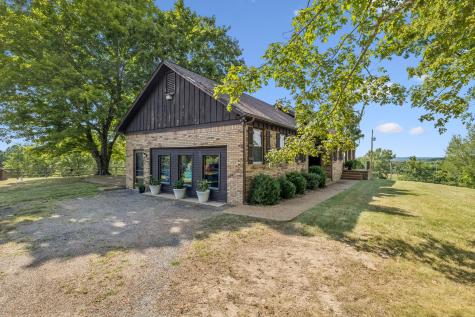 3085 Highway 47 N White Bluff TN 37187