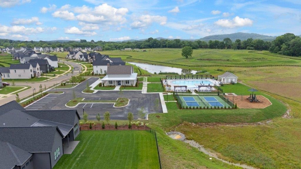 8042 Whitcroft Drive College Grove TN 37046
