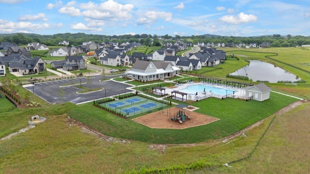 8042 Whitcroft Drive College Grove TN 37046