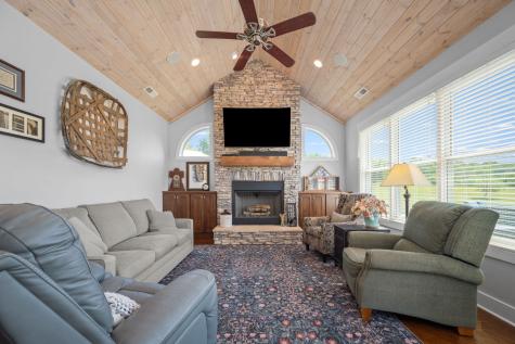 50 Bill Edde Road Belvidere TN 37306