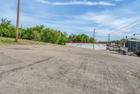2702 Dickerson Pike Nashville TN 37207