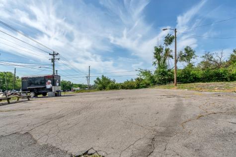2702 Dickerson Pike Nashville TN 37207