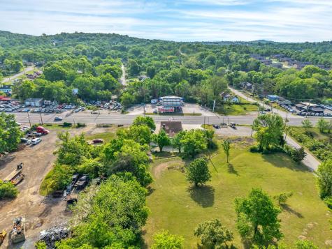 2702 Dickerson Pike Nashville TN 37207