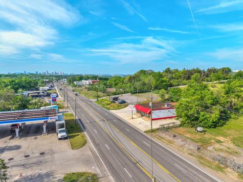 2702 Dickerson Pike Nashville TN 37207