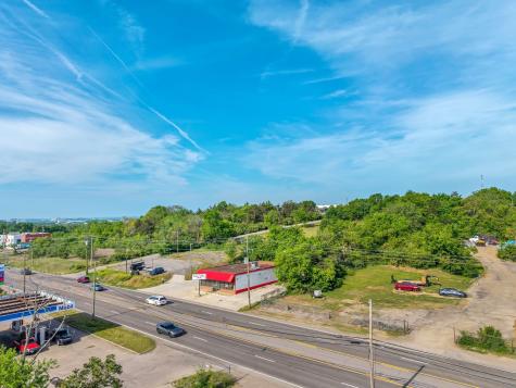 2702 Dickerson Pike Nashville TN 37207