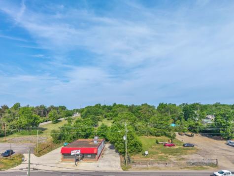 2702 Dickerson Pike Nashville TN 37207
