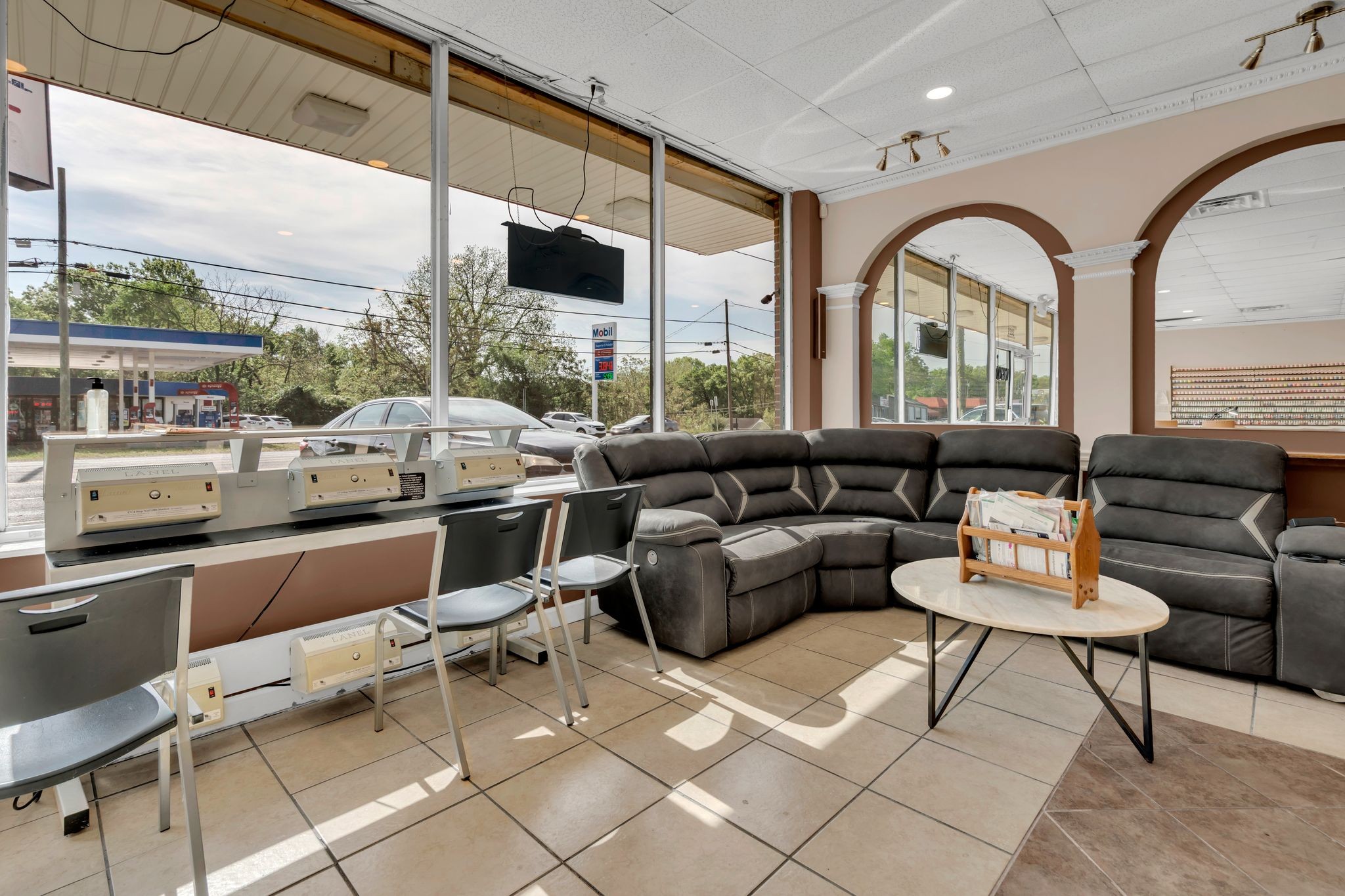 2702 Dickerson Pike Nashville TN 37207