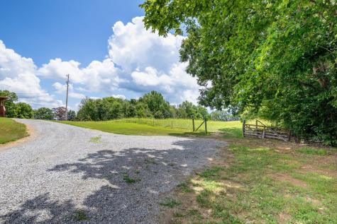 3923 Buckeye Road Cumberland City TN 37050
