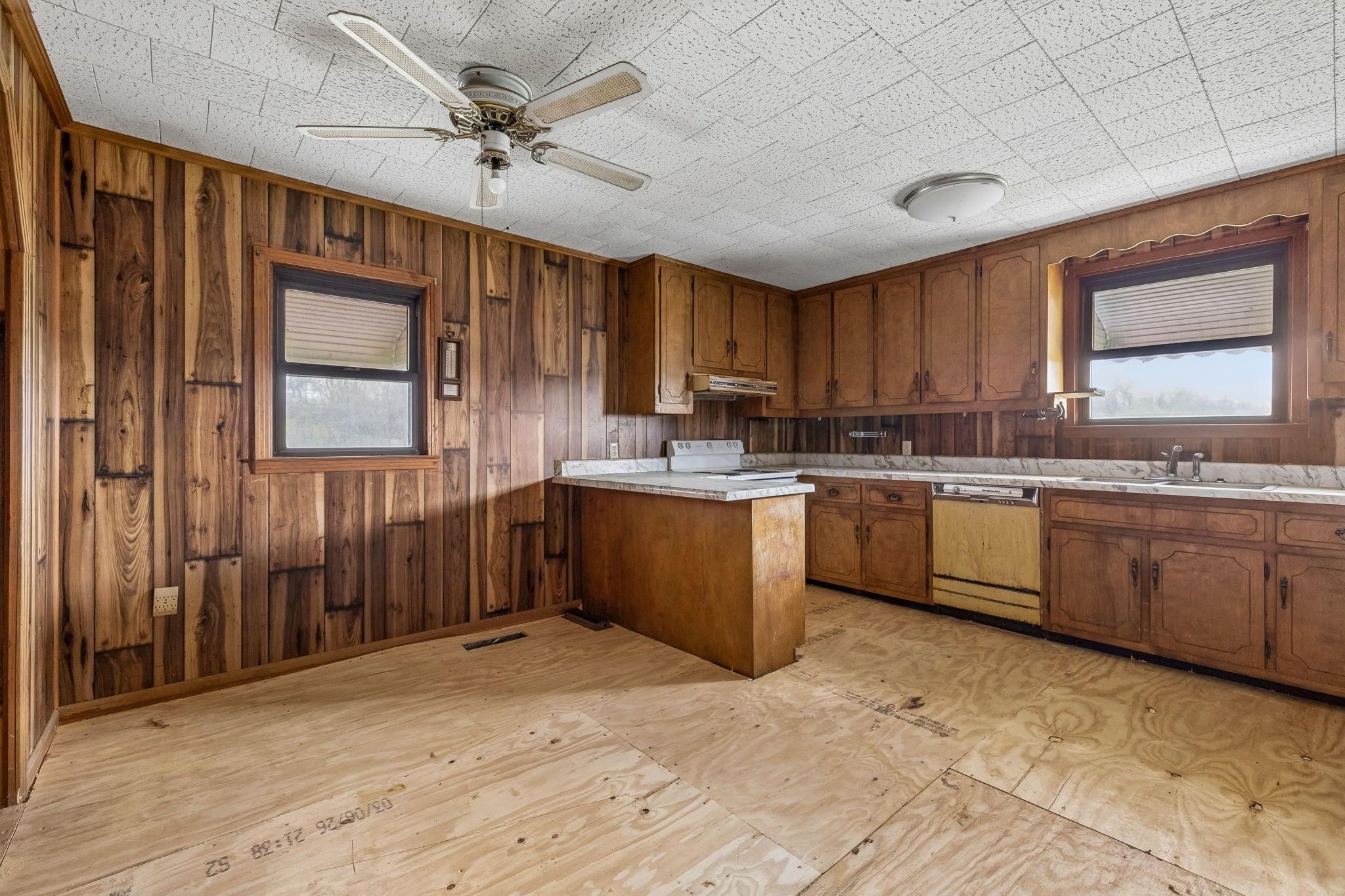 857 Davenport Road Cumberland City TN 37050
