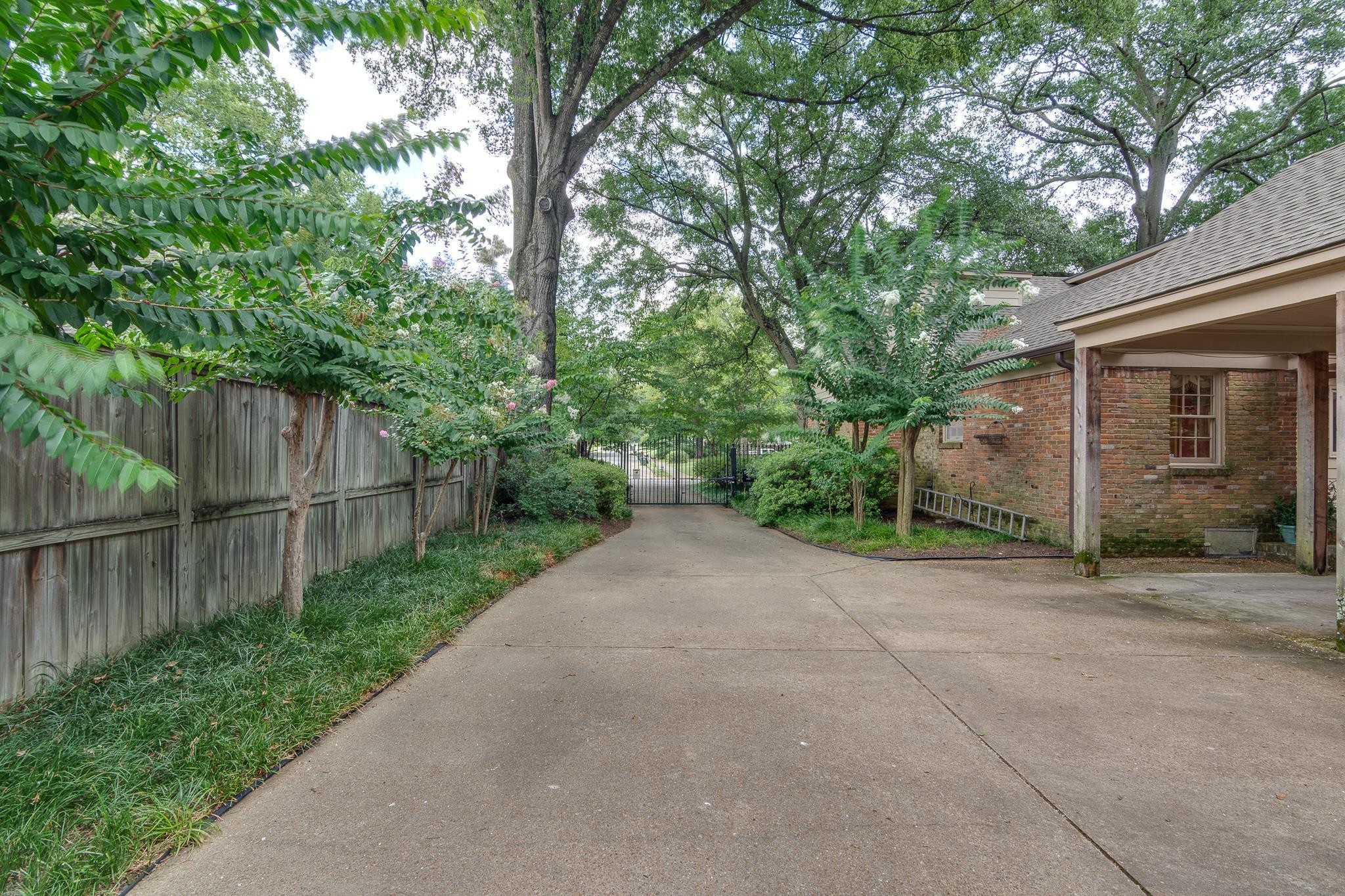 65 Laverne Lane Memphis TN 38117