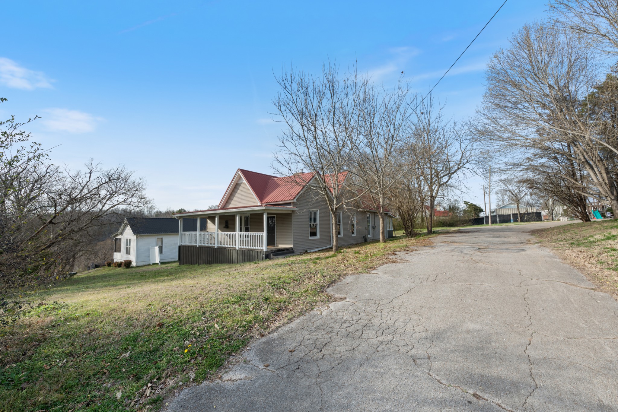 126 W End Avenue Centerville TN 37033