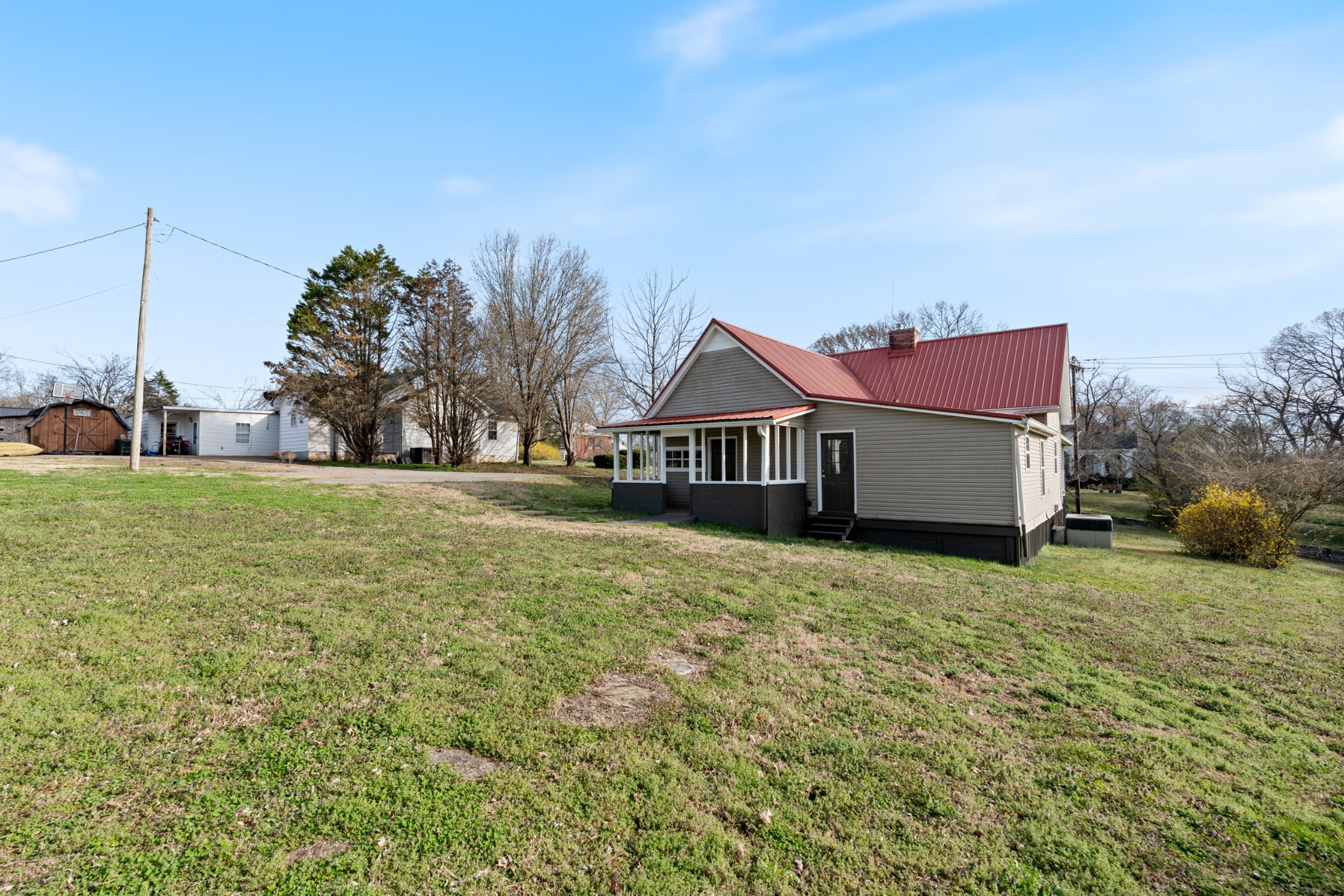 126 W End Avenue Centerville TN 37033