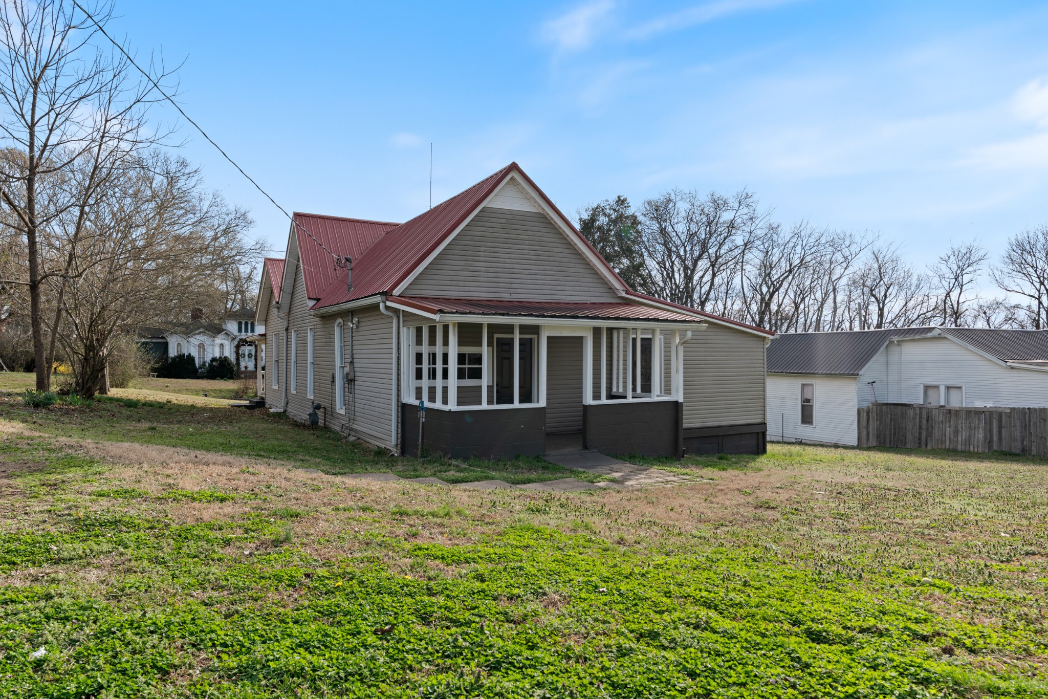 126 W End Avenue Centerville TN 37033