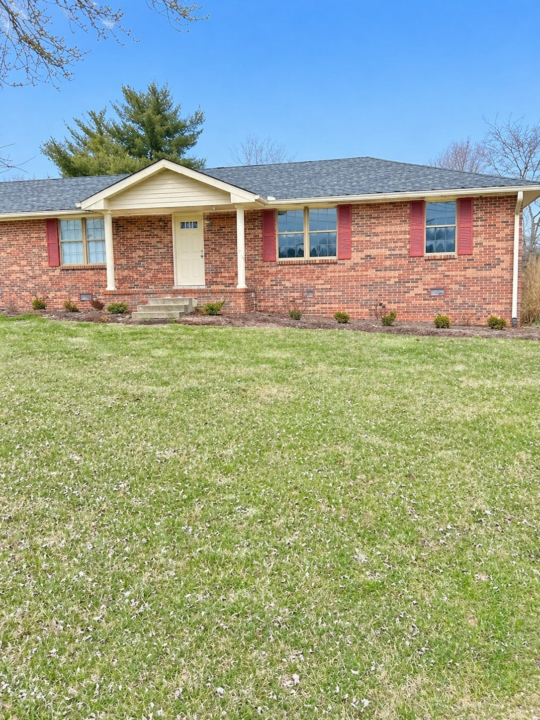 1613 Hartsville Pike Gallatin TN 37066