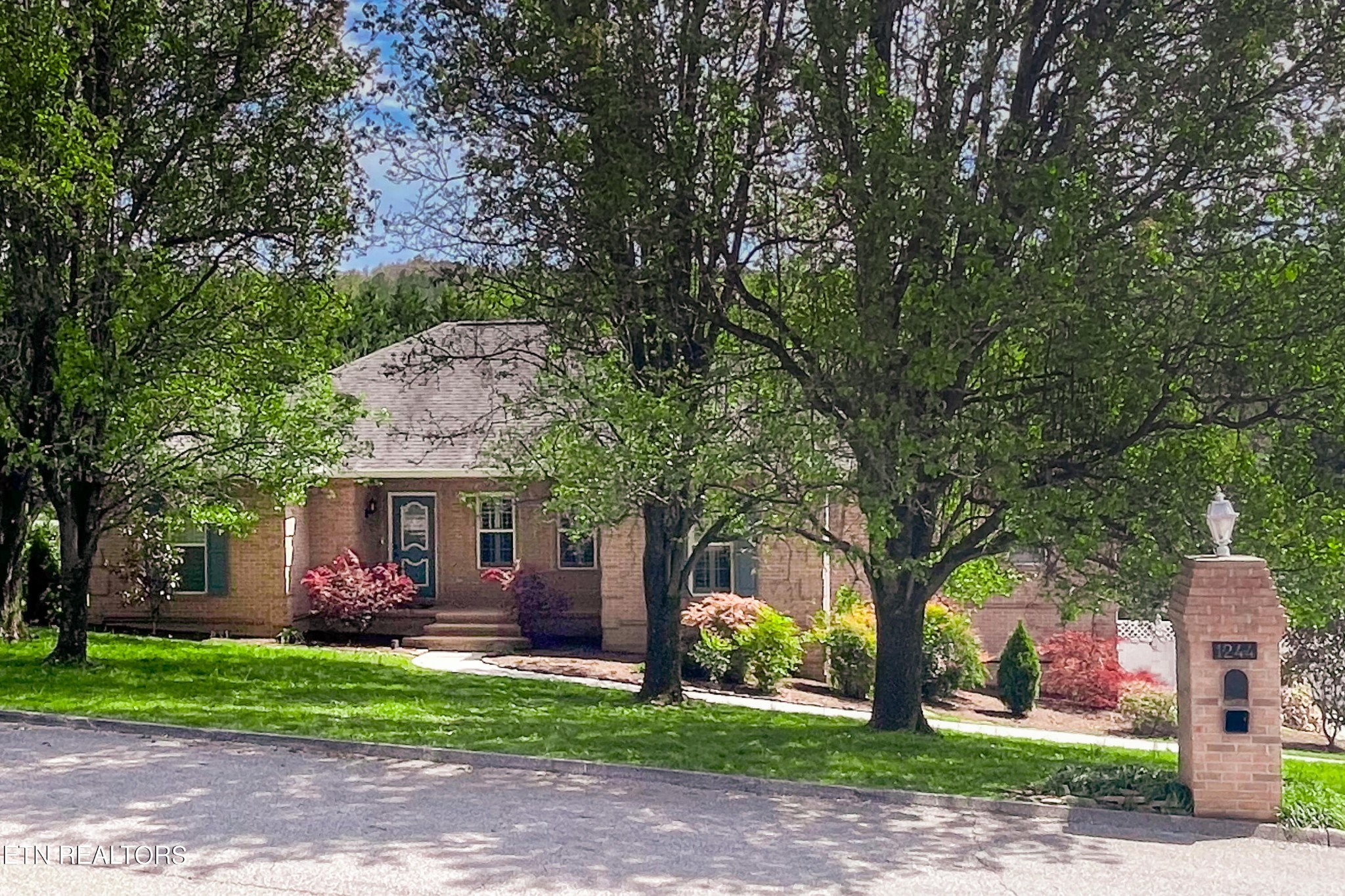 1244 River Oaks Drive Kingston TN 37763