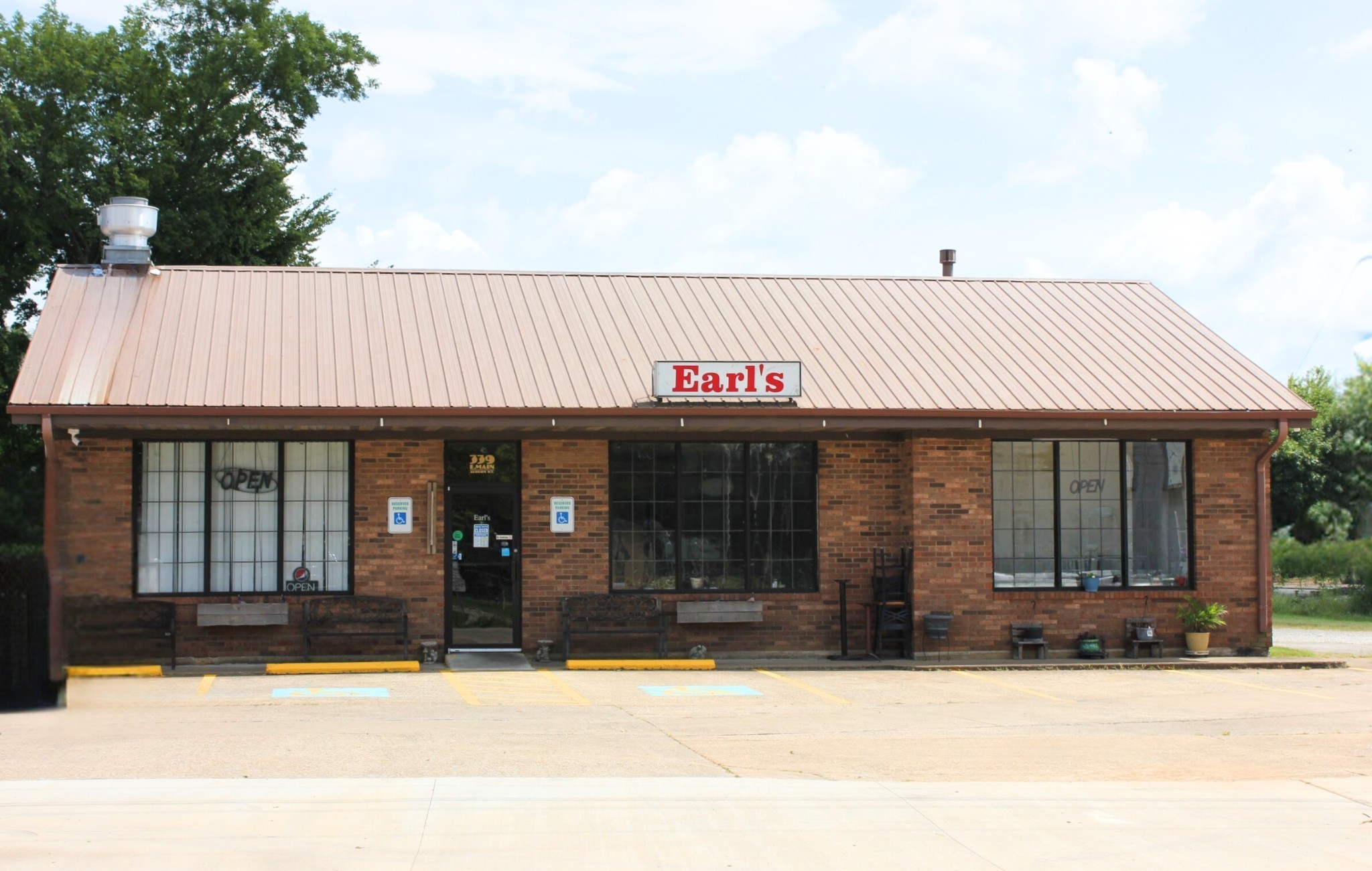 339 E Main Street Auburn KY 42206