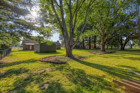 810 S Broadway Street Portland TN 37148