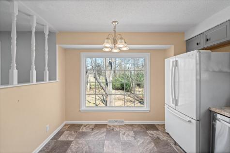 1524 S Freestone Dr, S Clarksville TN 37042